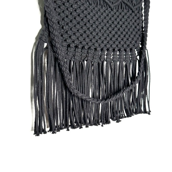 DANIELLE NICOLE | Black Macrame Crochet Crossbody Boho Bag With Wood Handles - Picture 2 of 14
